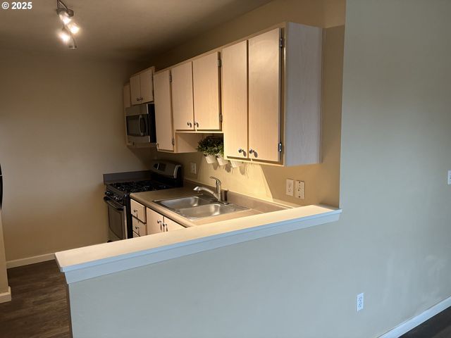 15058 Nw CENTRAL Dr 1003, Portland, OR 97229