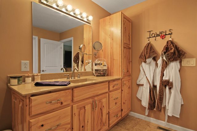 3810 GRAF DR, Mexico, MO 65265