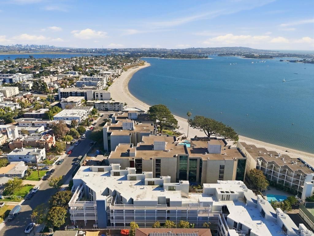 Image 5 of property listing at 4016 Gresham D1, San Diego, CA 92109