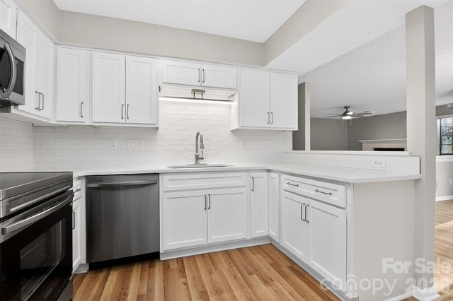 5862 Harris Grove Lane, Charlotte, NC 28212