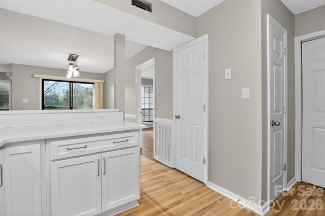 5862 Harris Grove Lane, Charlotte, NC 28212