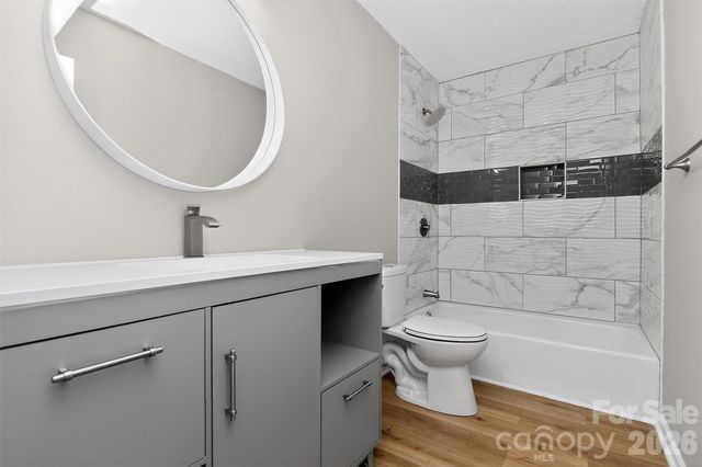 5862 Harris Grove Lane, Charlotte, NC 28212