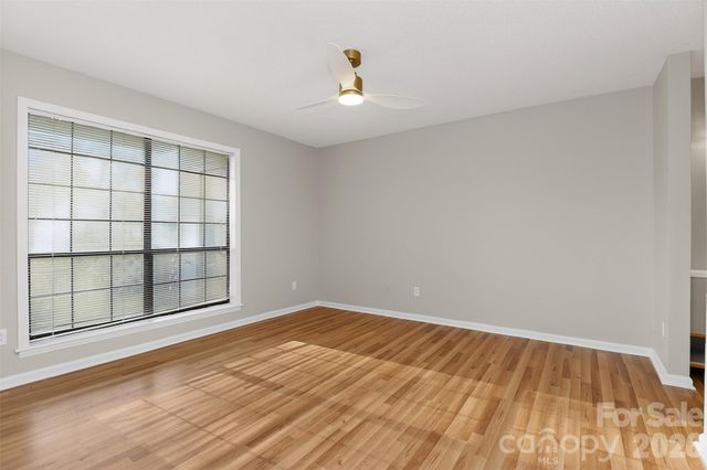 5862 Harris Grove Lane, Charlotte, NC 28212