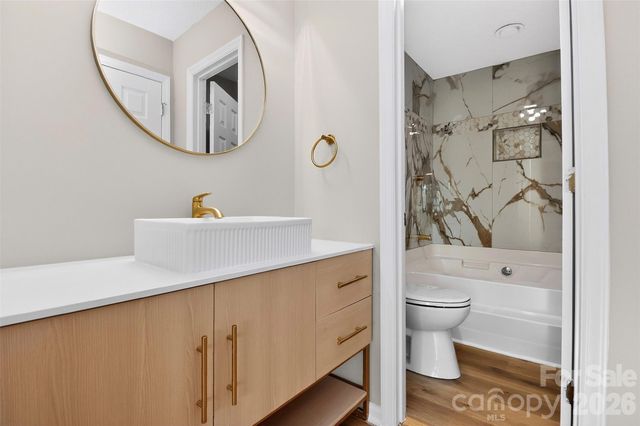 5862 Harris Grove Lane, Charlotte, NC 28212