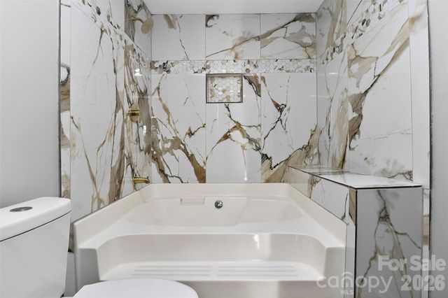 5862 Harris Grove Lane, Charlotte, NC 28212