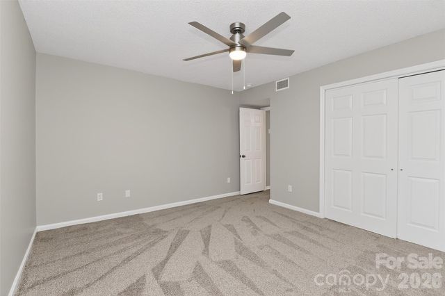 5862 Harris Grove Lane, Charlotte, NC 28212