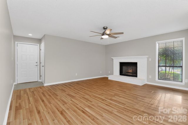 5862 Harris Grove Lane, Charlotte, NC 28212