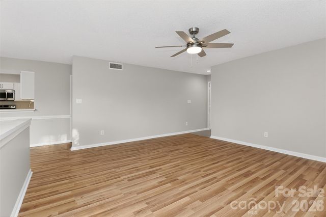 5862 Harris Grove Lane, Charlotte, NC 28212