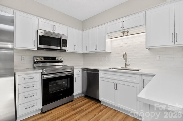 5862 Harris Grove Lane, Charlotte, NC 28212