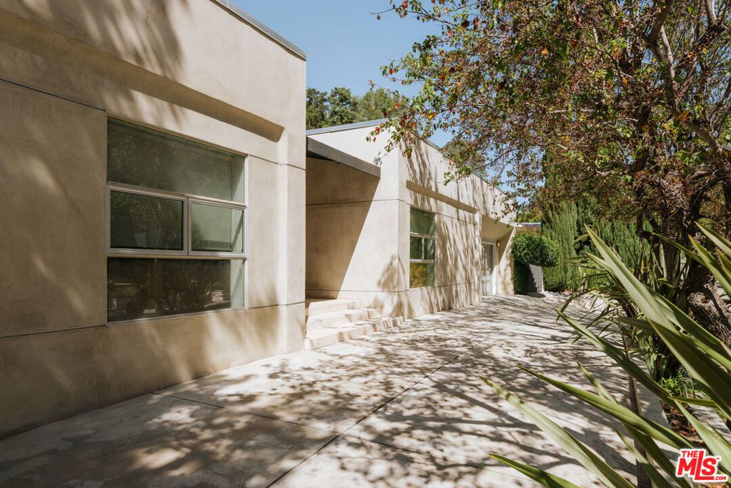 15539 Hamner Drive, Los Angeles, CA 90077 — photo 2