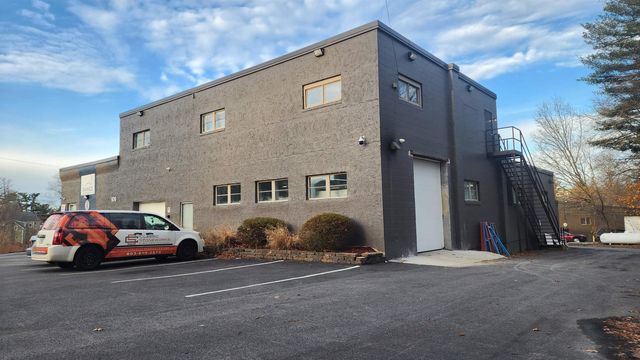 109-113 Hillside Avenue, Londonderry, NH 03053