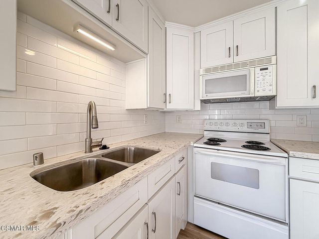 291 Sequoia Court 17, Thousand Oaks, CA 91360