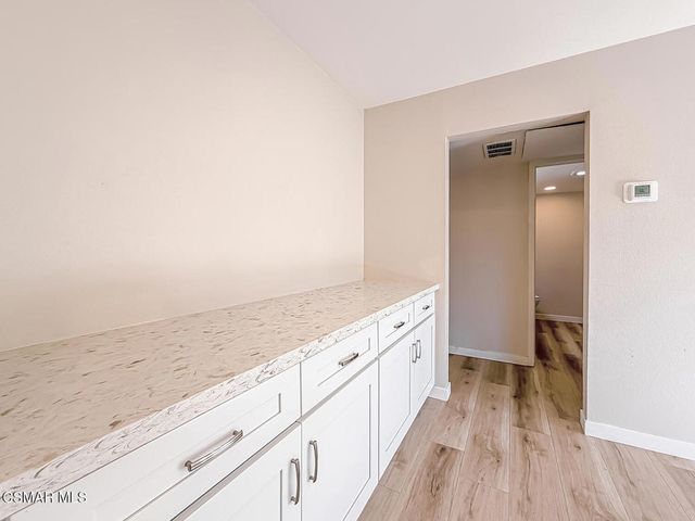 291 Sequoia Court 17, Thousand Oaks, CA 91360