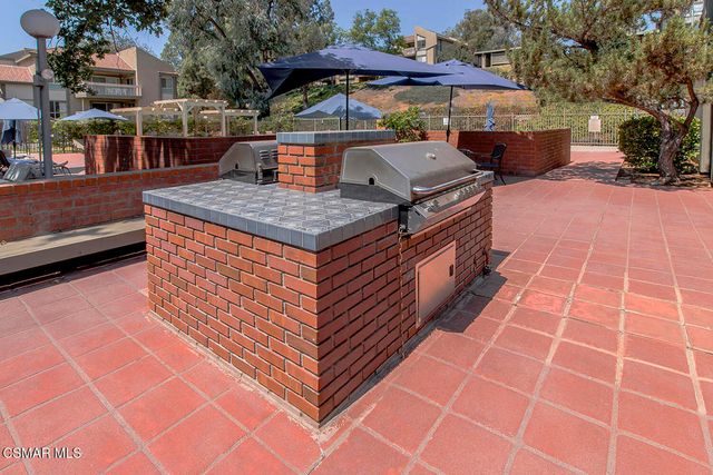 291 Sequoia Court 17, Thousand Oaks, CA 91360