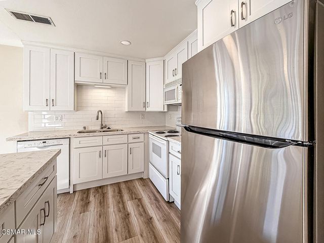 291 Sequoia Court 17, Thousand Oaks, CA 91360