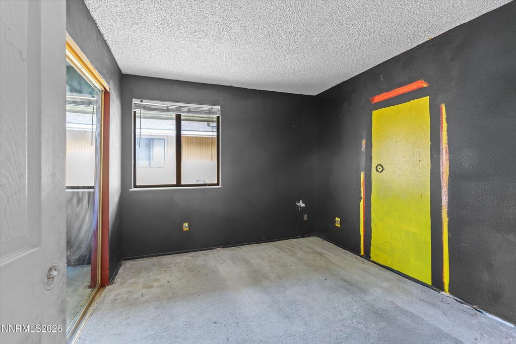 Image 11 of property listing at 861 Nutmeg Place 1, Reno, NV 89502