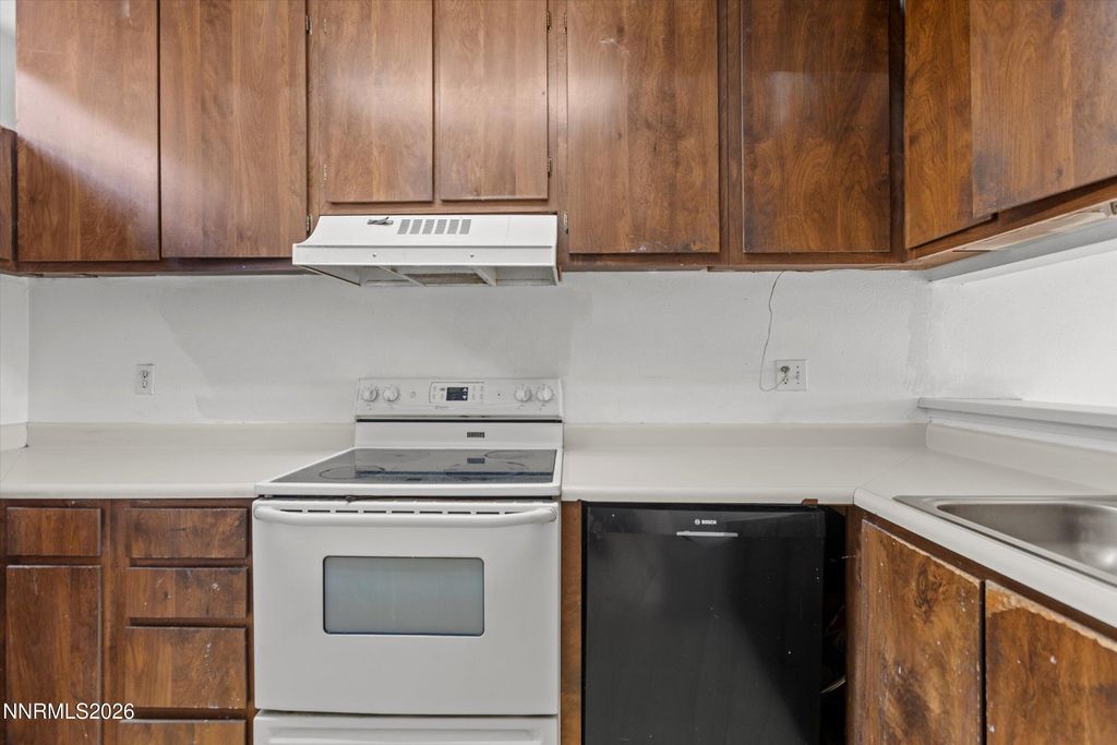 Image 4 of property listing at 861 Nutmeg Place 1, Reno, NV 89502