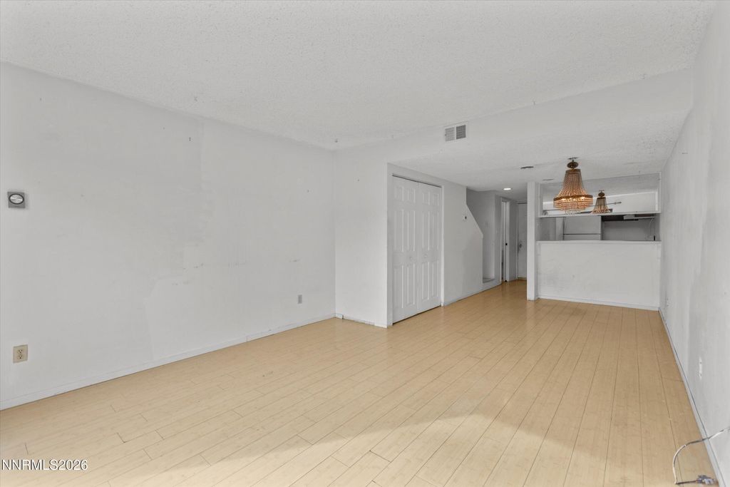 Image 8 of property listing at 861 Nutmeg Place 1, Reno, NV 89502