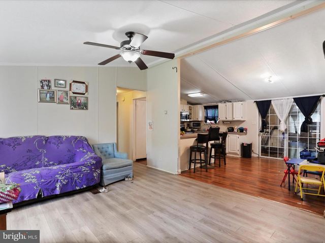 1685 LIBERTY DR, Chambersburg, PA 17202