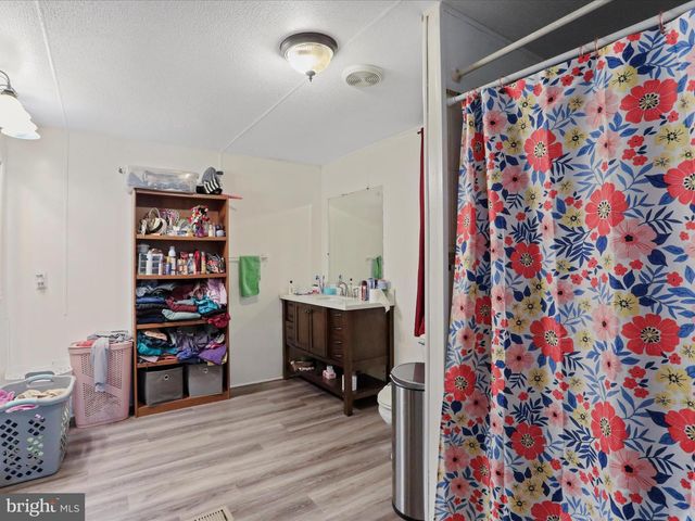 1685 LIBERTY DR, Chambersburg, PA 17202