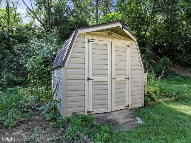 1685 LIBERTY DR, Chambersburg, PA 17202