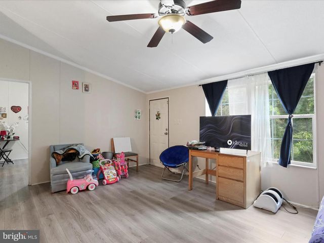 1685 LIBERTY DR, Chambersburg, PA 17202