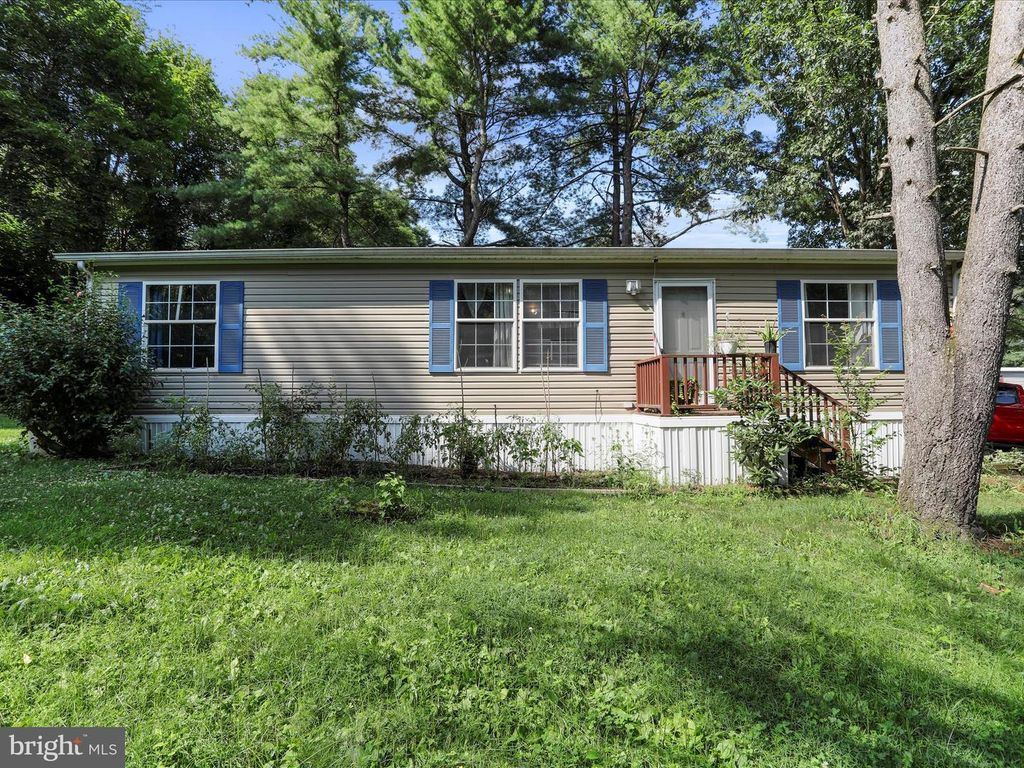 1685 LIBERTY DR, Chambersburg, PA 17202