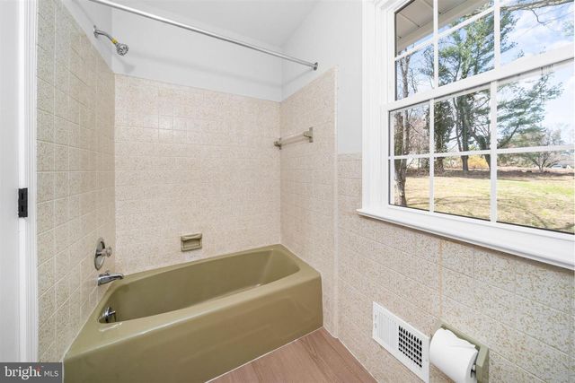 988 SHARPLESS RD, Hockessin, DE 19707