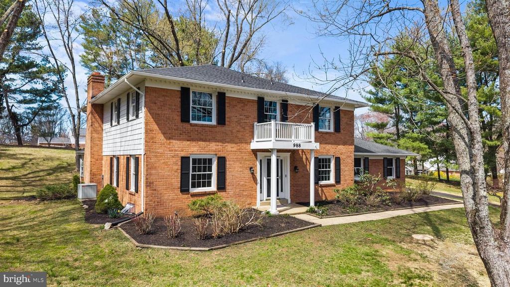 988 SHARPLESS RD, Hockessin, DE 19707