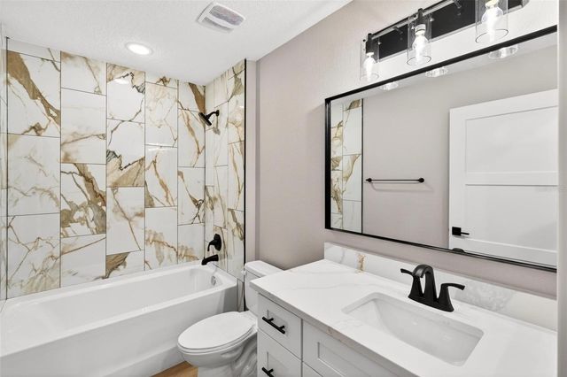 225 HILLSIDE AVENUE, Umatilla, FL 32784