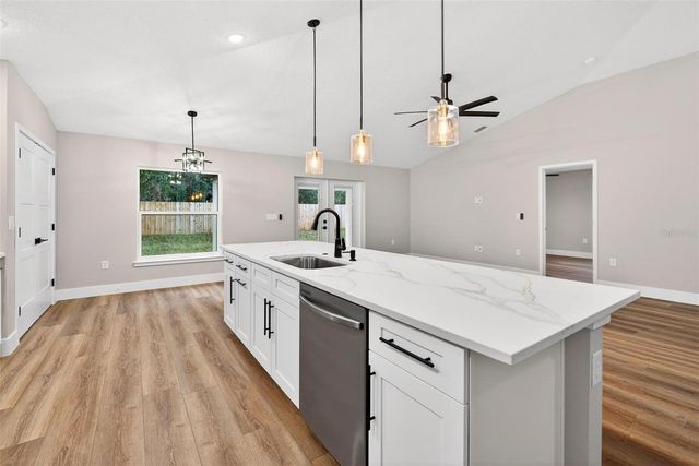 225 HILLSIDE AVENUE, Umatilla, FL 32784