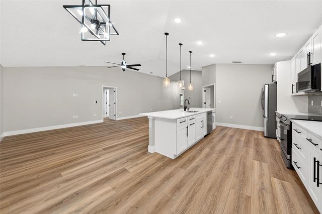 225 HILLSIDE AVENUE, Umatilla, FL 32784