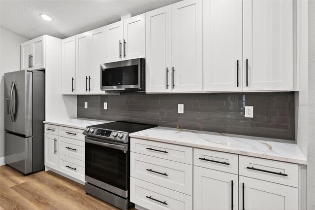 225 HILLSIDE AVENUE, Umatilla, FL 32784