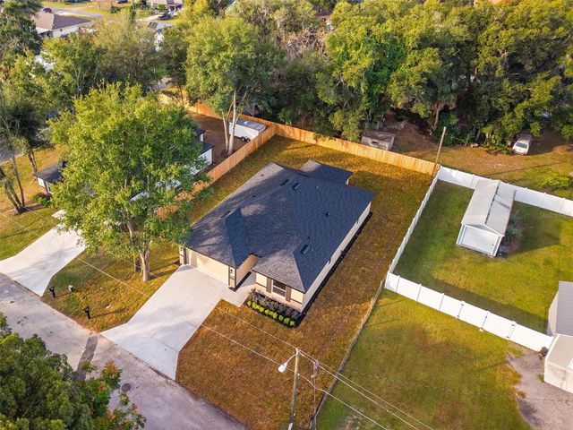 225 HILLSIDE AVENUE, Umatilla, FL 32784