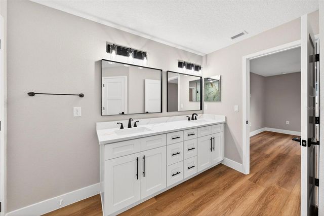 225 HILLSIDE AVENUE, Umatilla, FL 32784