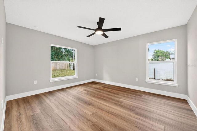 225 HILLSIDE AVENUE, Umatilla, FL 32784