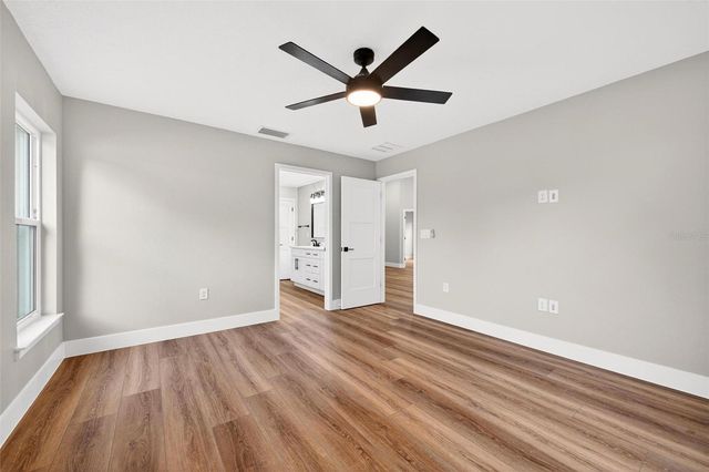 225 HILLSIDE AVENUE, Umatilla, FL 32784