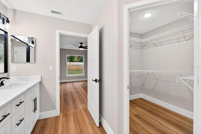 225 HILLSIDE AVENUE, Umatilla, FL 32784