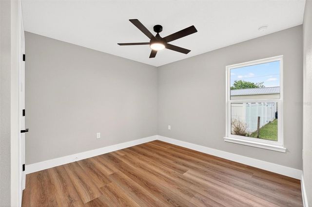 225 HILLSIDE AVENUE, Umatilla, FL 32784