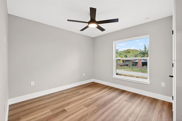 225 HILLSIDE AVENUE, Umatilla, FL 32784