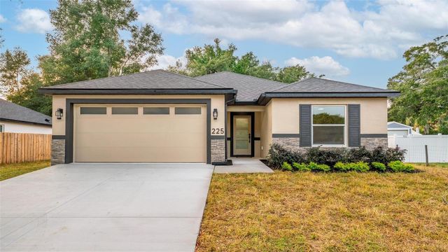 225 HILLSIDE AVENUE, Umatilla, FL 32784