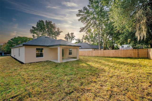 225 HILLSIDE AVENUE, Umatilla, FL 32784