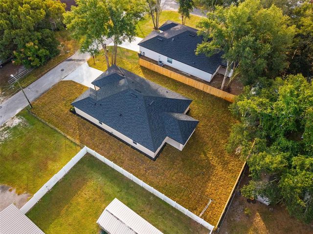 225 HILLSIDE AVENUE, Umatilla, FL 32784