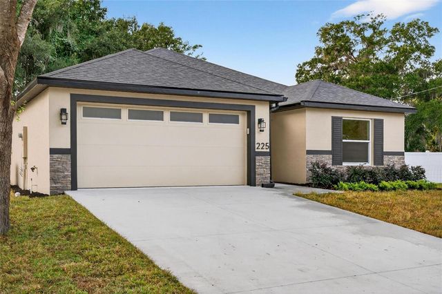 225 HILLSIDE AVENUE, Umatilla, FL 32784