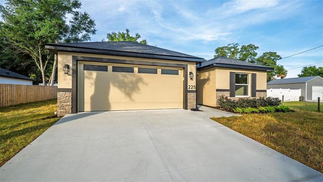 225 HILLSIDE AVENUE, Umatilla, FL 32784