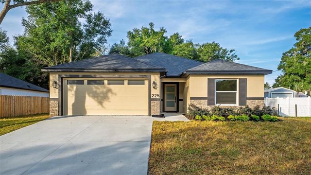 225 HILLSIDE AVENUE, Umatilla, FL 32784