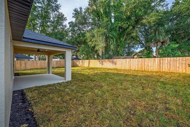 225 HILLSIDE AVENUE, Umatilla, FL 32784