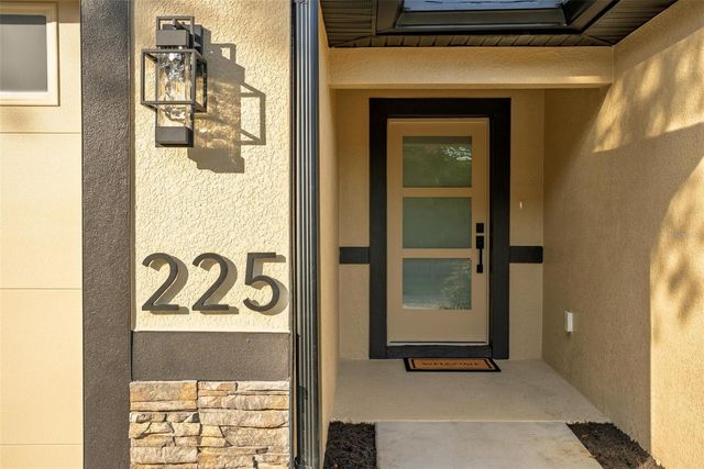 225 HILLSIDE AVENUE, Umatilla, FL 32784