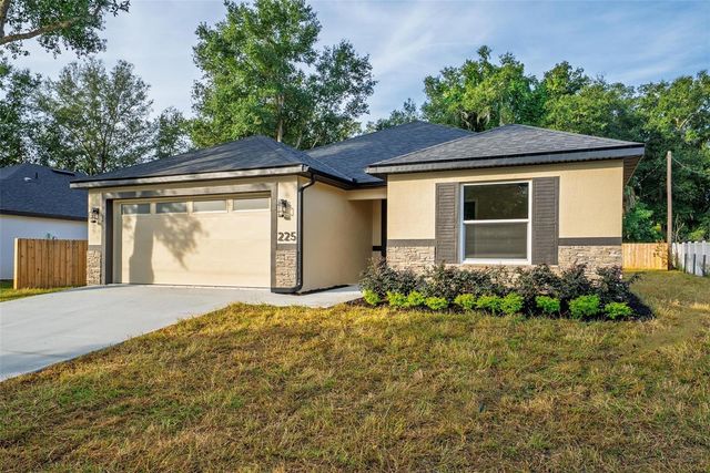 225 HILLSIDE AVENUE, Umatilla, FL 32784