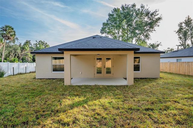 225 HILLSIDE AVENUE, Umatilla, FL 32784